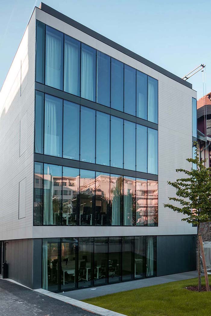 thi công mặt dựng nhôm kính